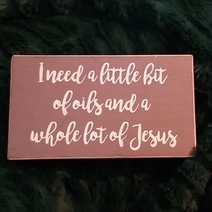 ESSENTIAL OIL display grey